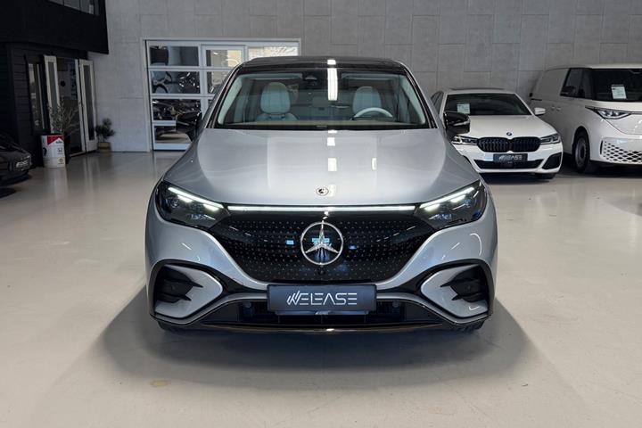 Grå Mercedes EQE350 SUV fra 2024