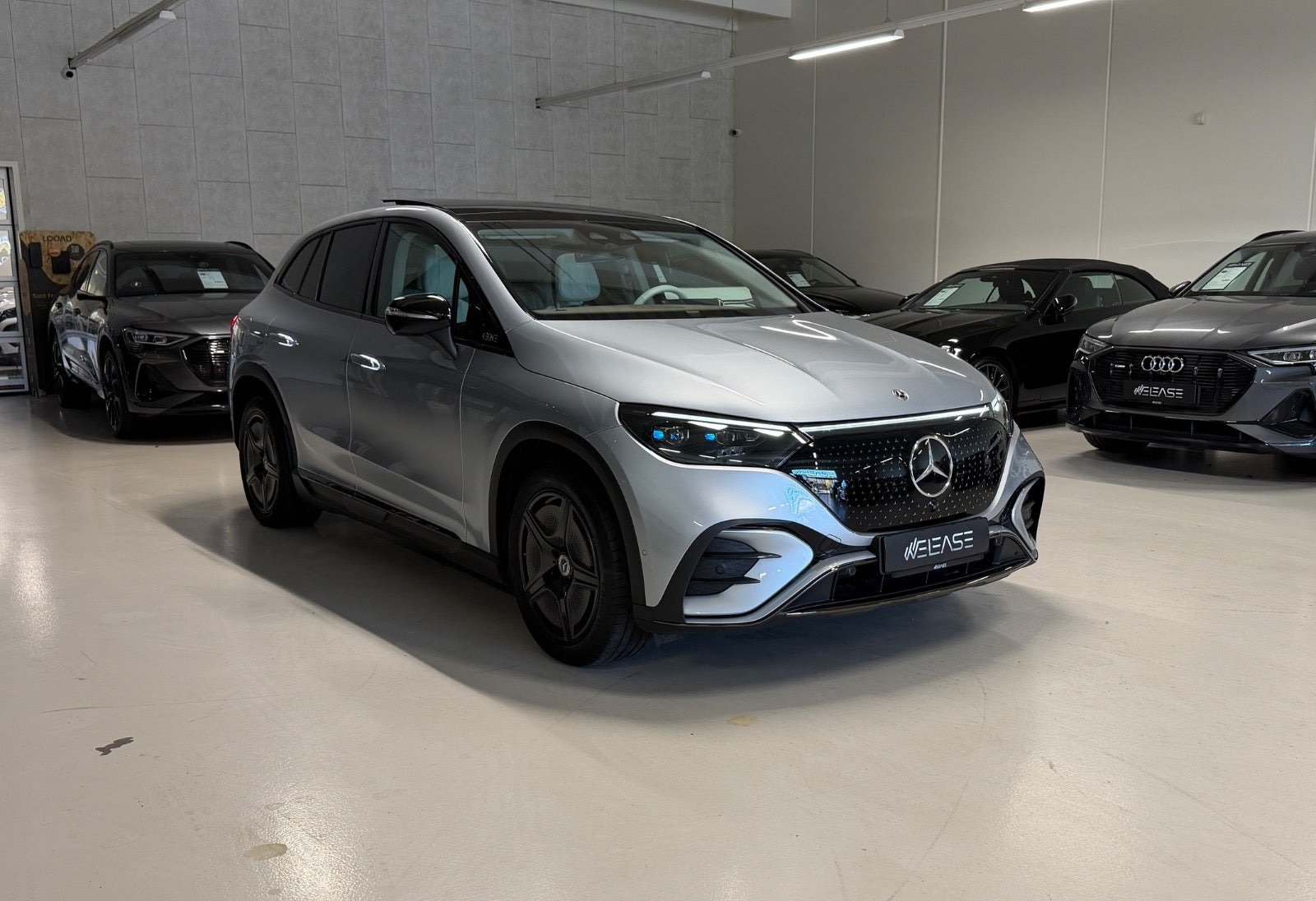 Grå Mercedes EQE350 SUV fra 2024