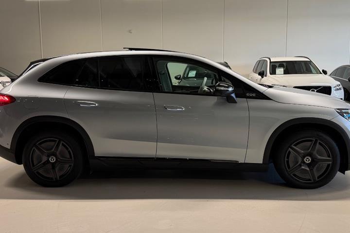 Grå Mercedes EQE350 SUV fra 2024