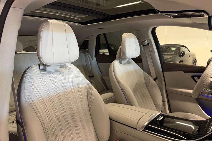Grå Mercedes EQE350 SUV fra 2024
