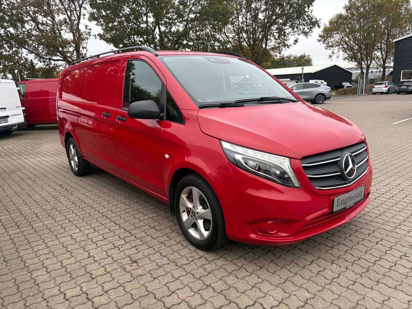 Rød Mercedes Vito 119 fra 2021