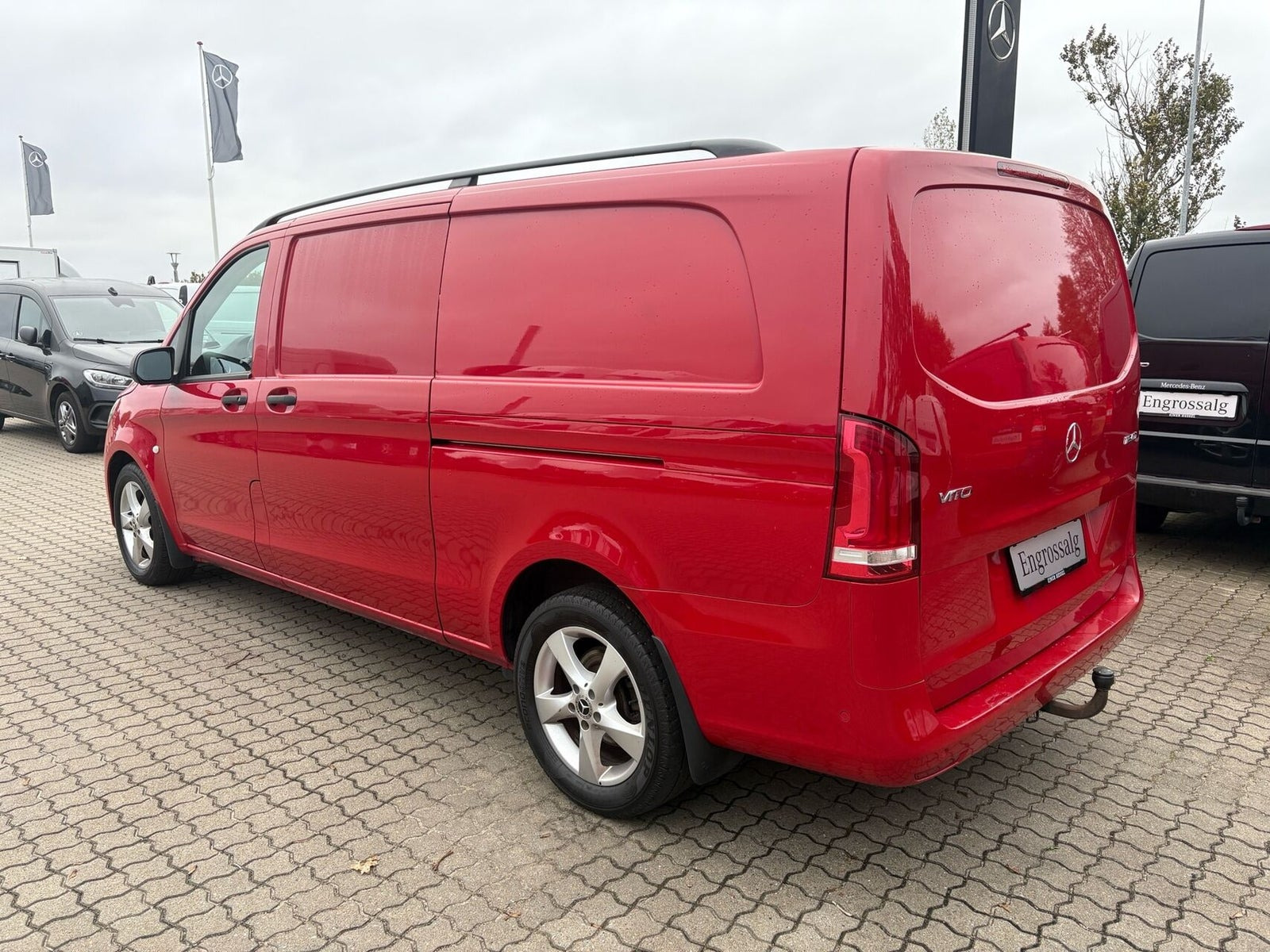 Rød Mercedes Vito 119 fra 2021