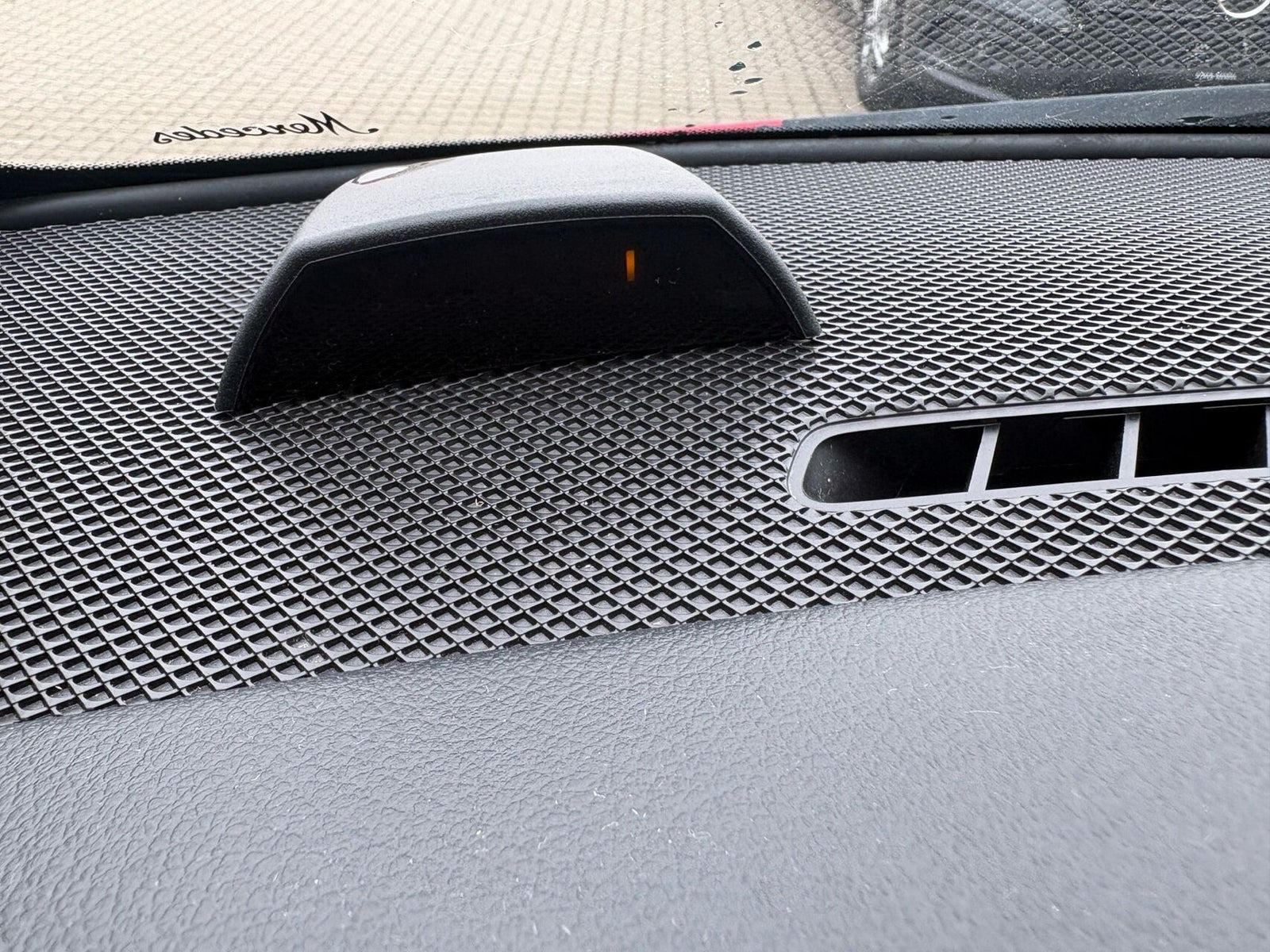 Rød Mercedes Vito 119 fra 2021