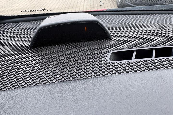 Rød Mercedes Vito 119 fra 2021