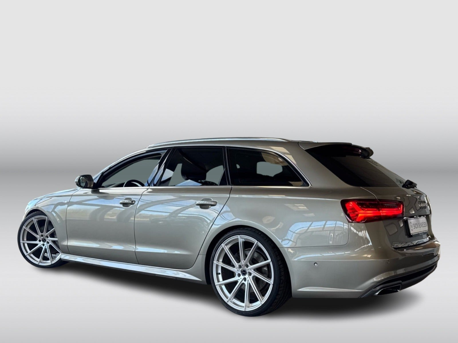 Beige Audi A6 fra 2016