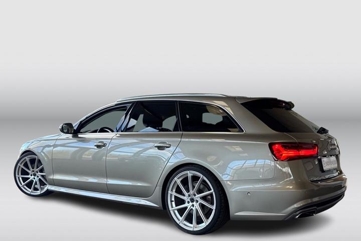 Beige Audi A6 fra 2016