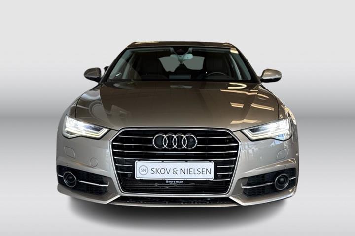 Beige Audi A6 fra 2016