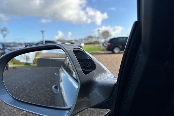 Beige Audi A6 fra 2016