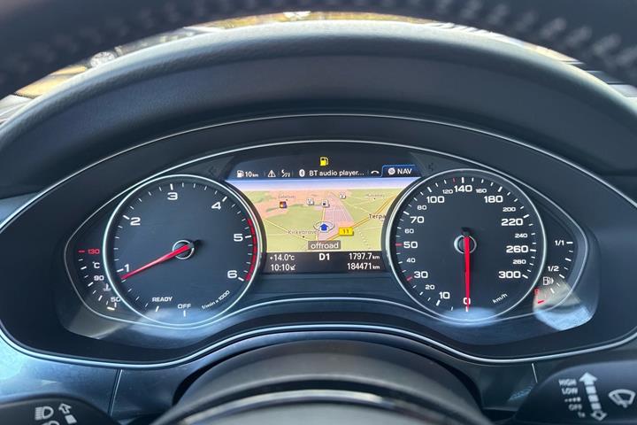 Beige Audi A6 fra 2016