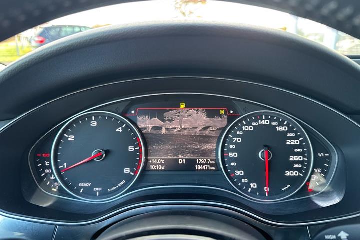 Beige Audi A6 fra 2016