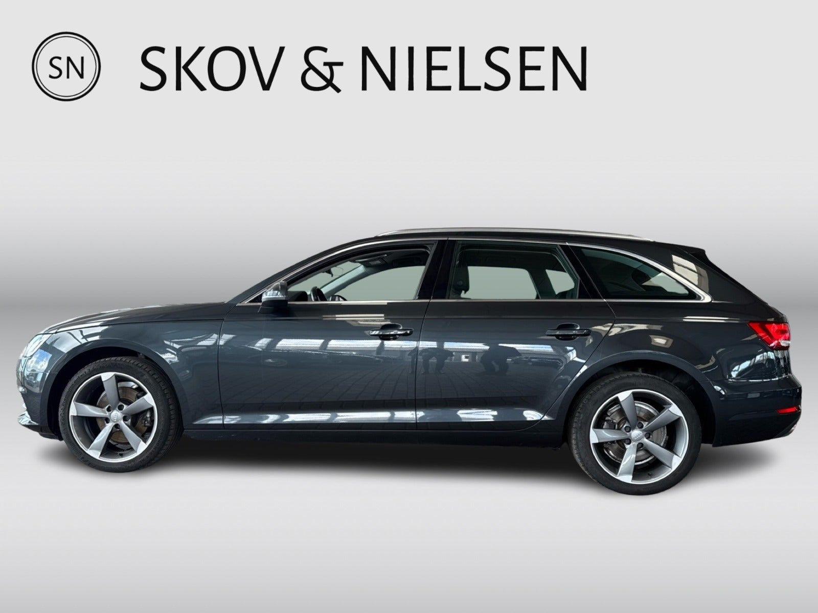 Grå Audi A4 fra 2015