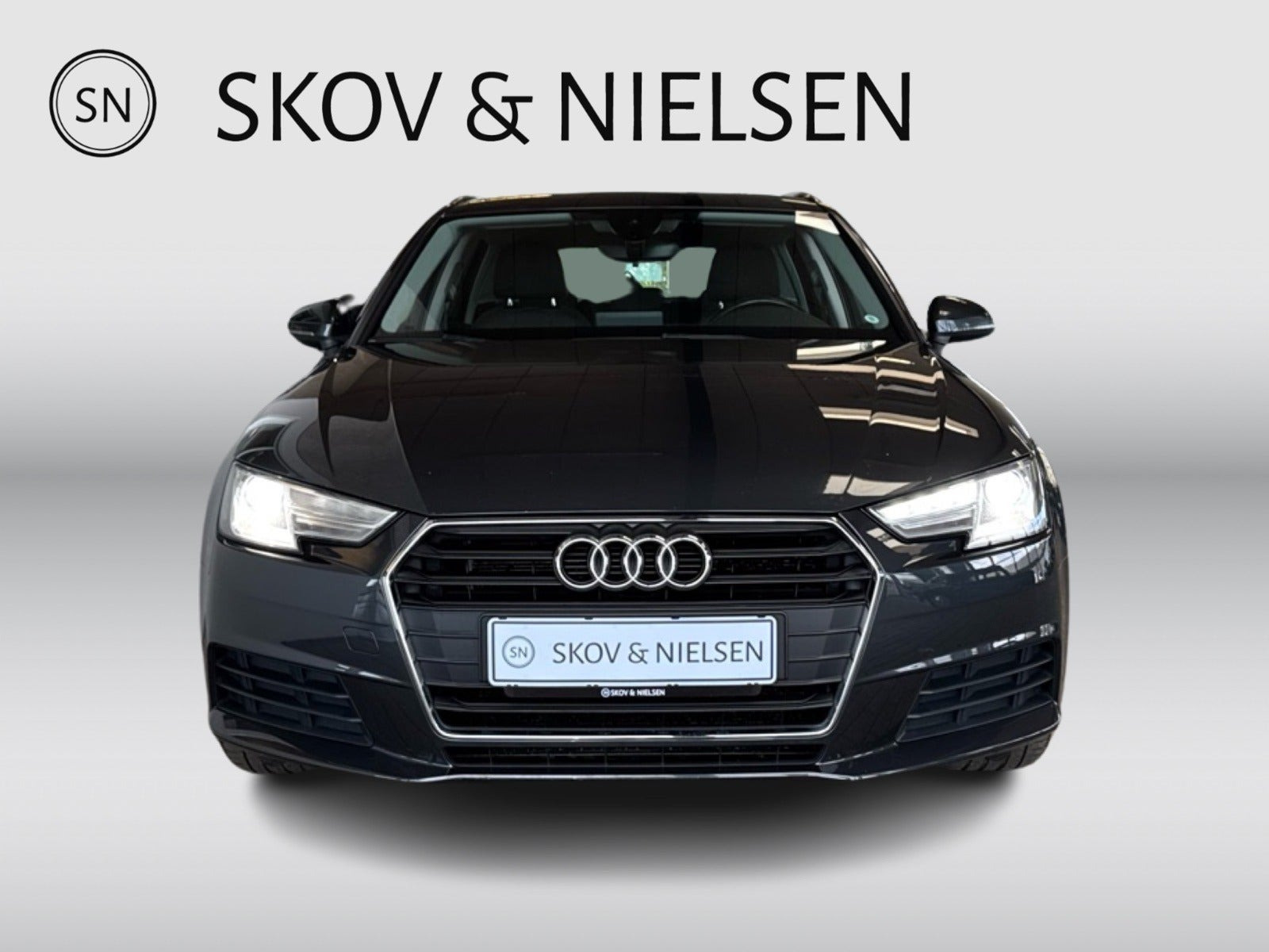 Grå Audi A4 fra 2015