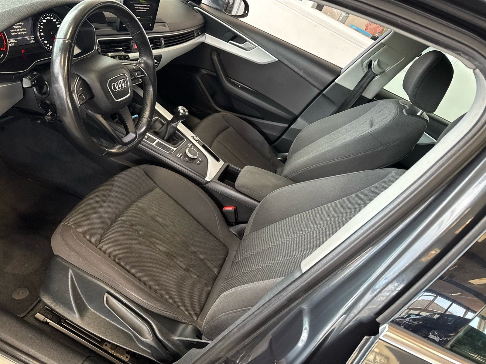 Grå Audi A4 fra 2015