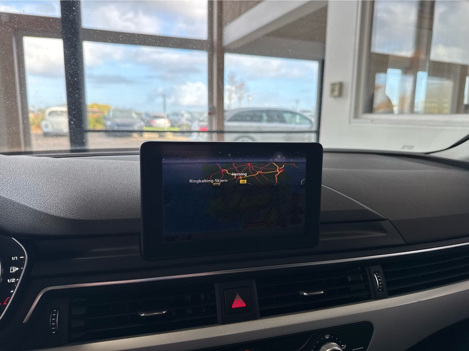 Grå Audi A4 fra 2015