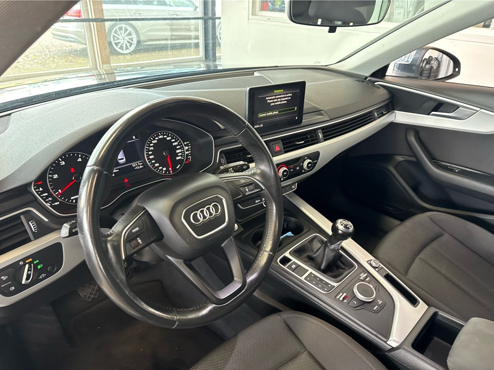 Grå Audi A4 fra 2015