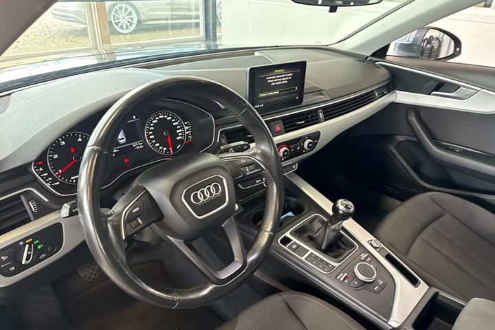 Grå Audi A4 fra 2015