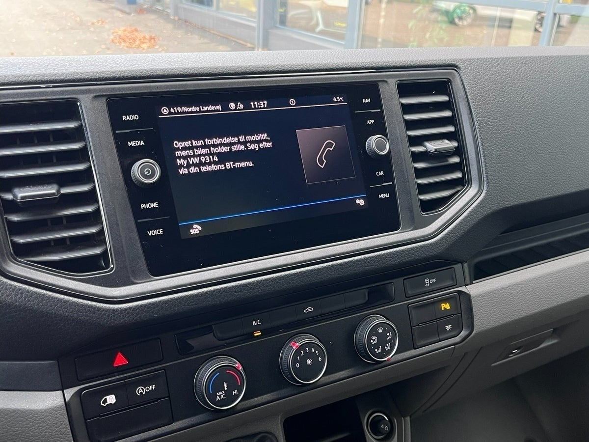 Hvid VW Crafter 35 fra 2024