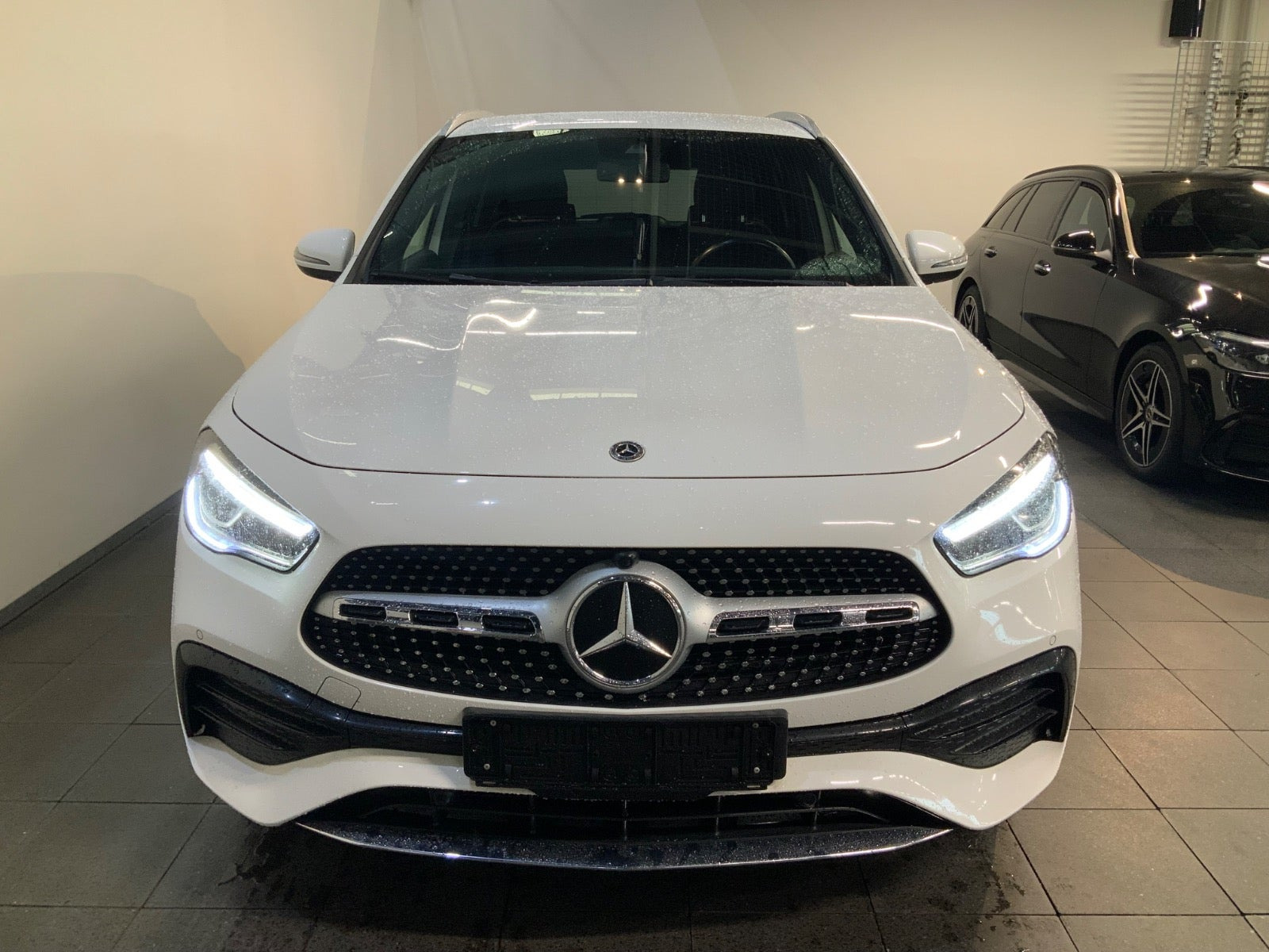 Hvid Mercedes GLA200 fra 2021