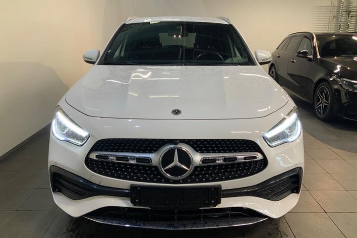 Hvid Mercedes GLA200 fra 2021