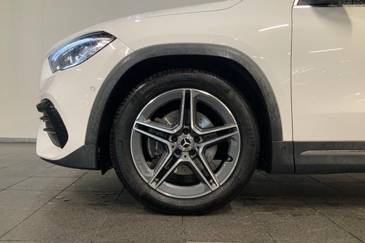 Hvid Mercedes GLA200 fra 2021