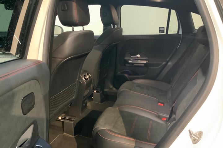Hvid Mercedes GLA200 fra 2021