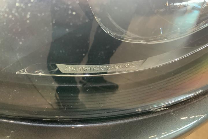 Grå Mercedes E220 d fra 2017