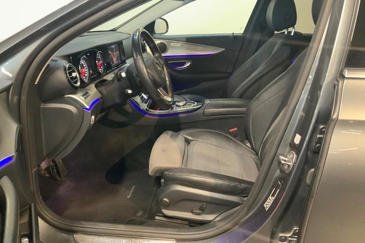 Grå Mercedes E220 d fra 2017