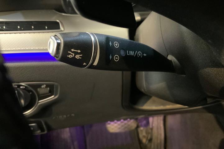 Grå Mercedes E220 d fra 2017
