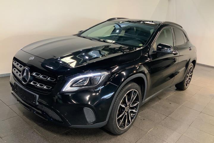 Sort Mercedes GLA250 fra 2018