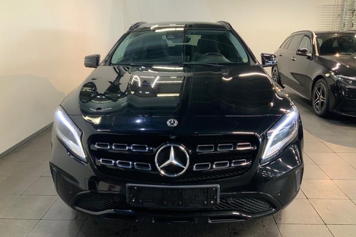 Sort Mercedes GLA250 fra 2018