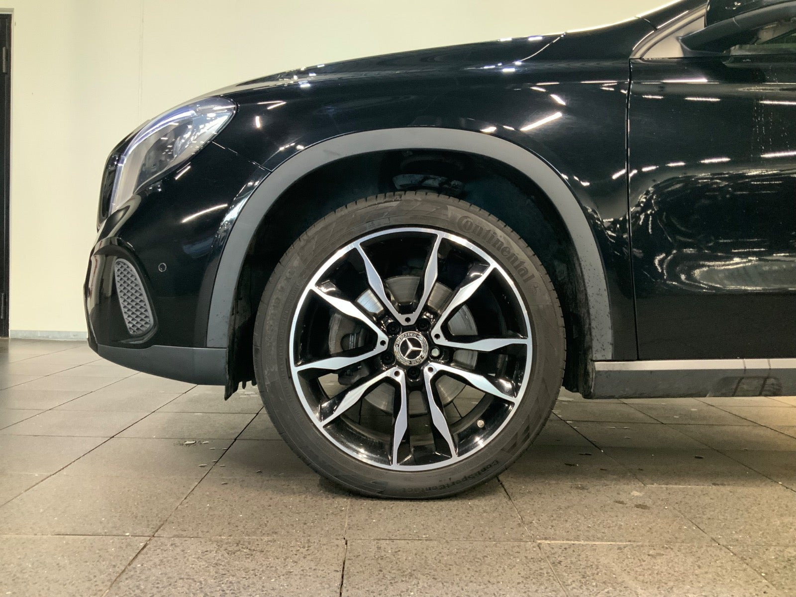 Sort Mercedes GLA250 fra 2018