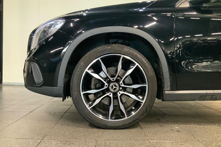 Sort Mercedes GLA250 fra 2018