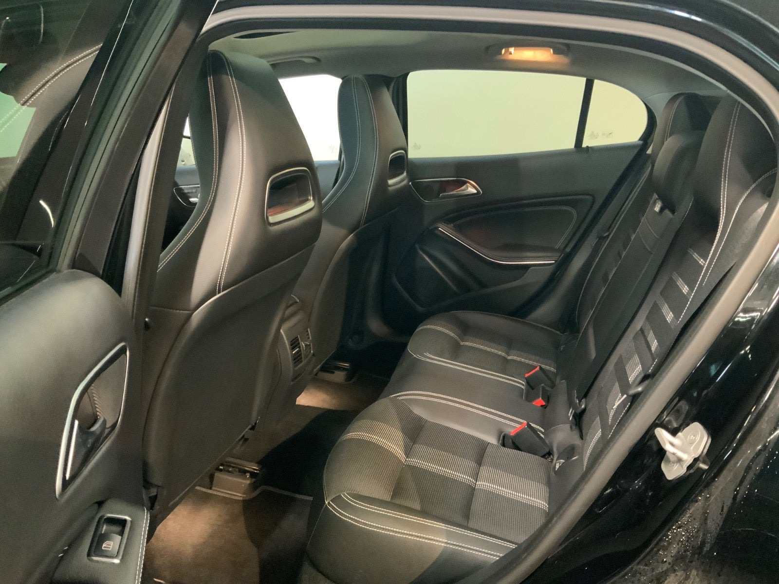 Sort Mercedes GLA250 fra 2018
