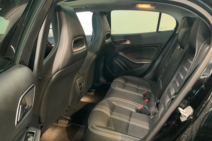 Sort Mercedes GLA250 fra 2018
