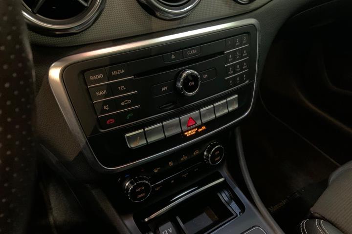 Sort Mercedes GLA250 fra 2018