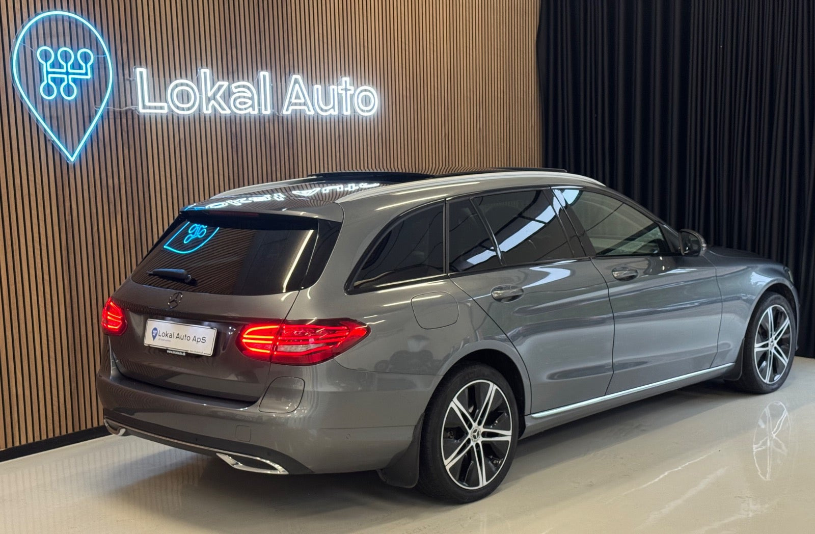 Grå Mercedes C300 de fra 2020