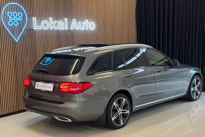 Grå Mercedes C300 de fra 2020