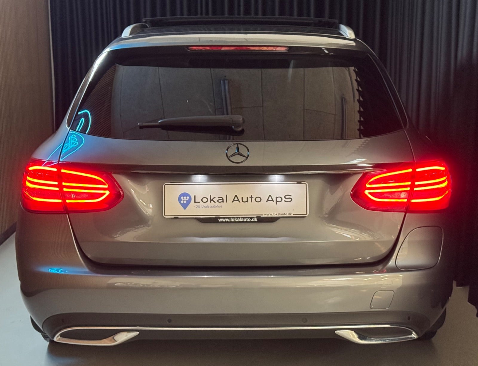 Grå Mercedes C300 de fra 2020