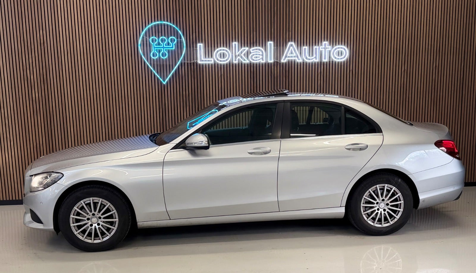 Sølv Mercedes C180 fra 2013