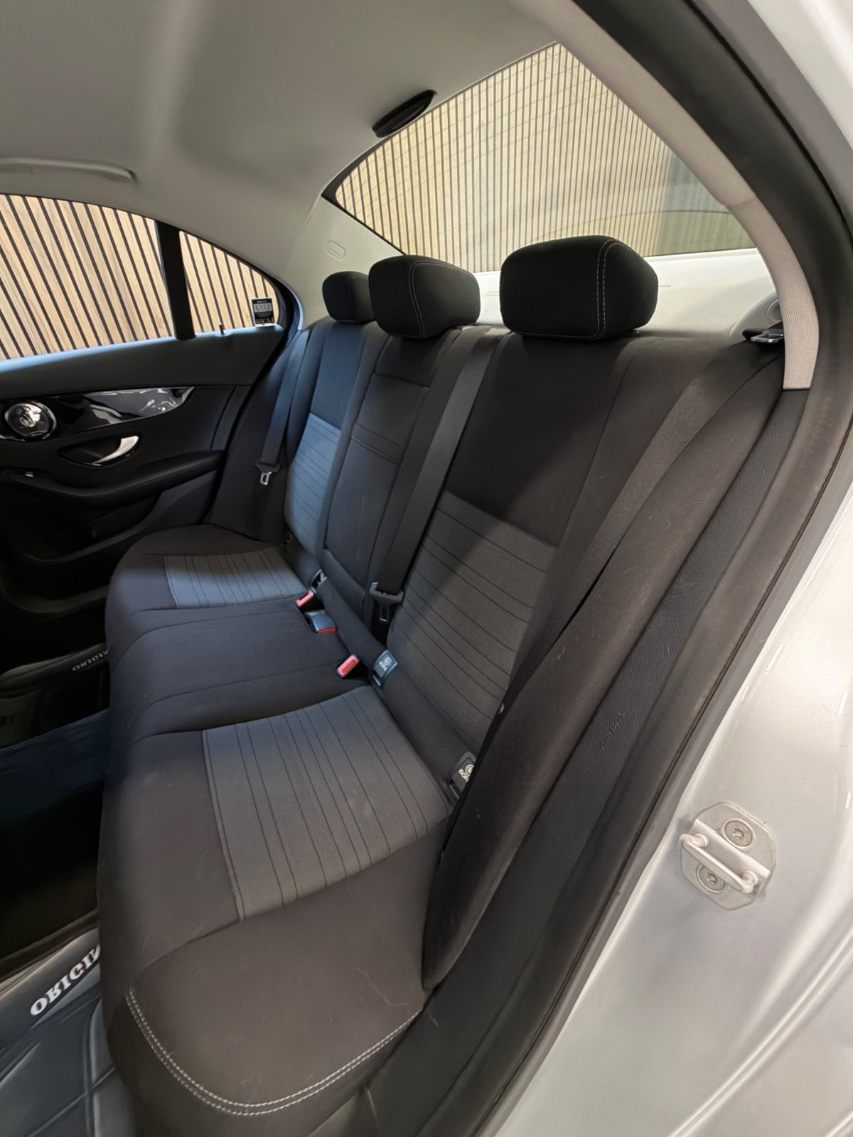 Sølv Mercedes C180 fra 2013