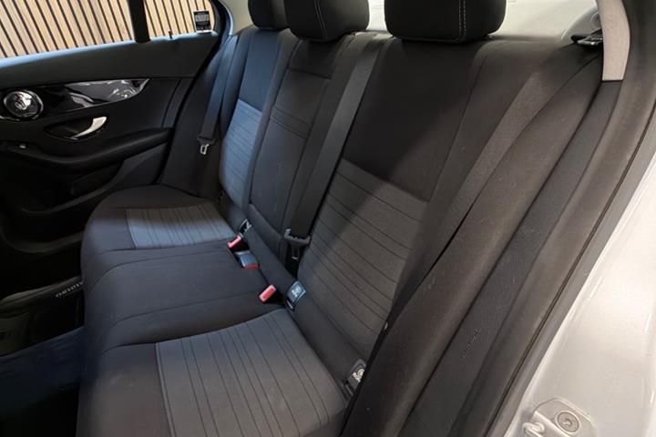 Sølv Mercedes C180 fra 2013