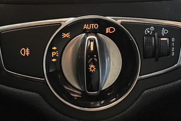 Sølv Mercedes C180 fra 2013