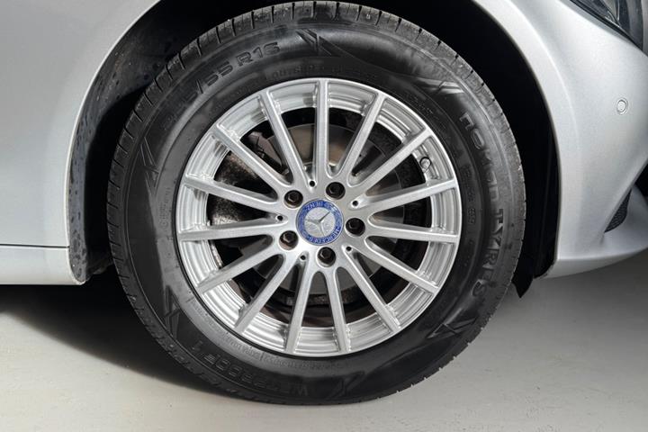 Sølv Mercedes C180 fra 2013