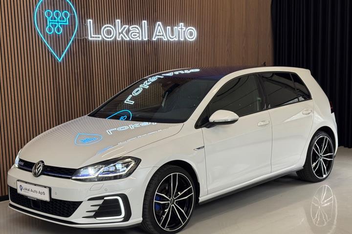 Blå VW Golf VII fra 2019