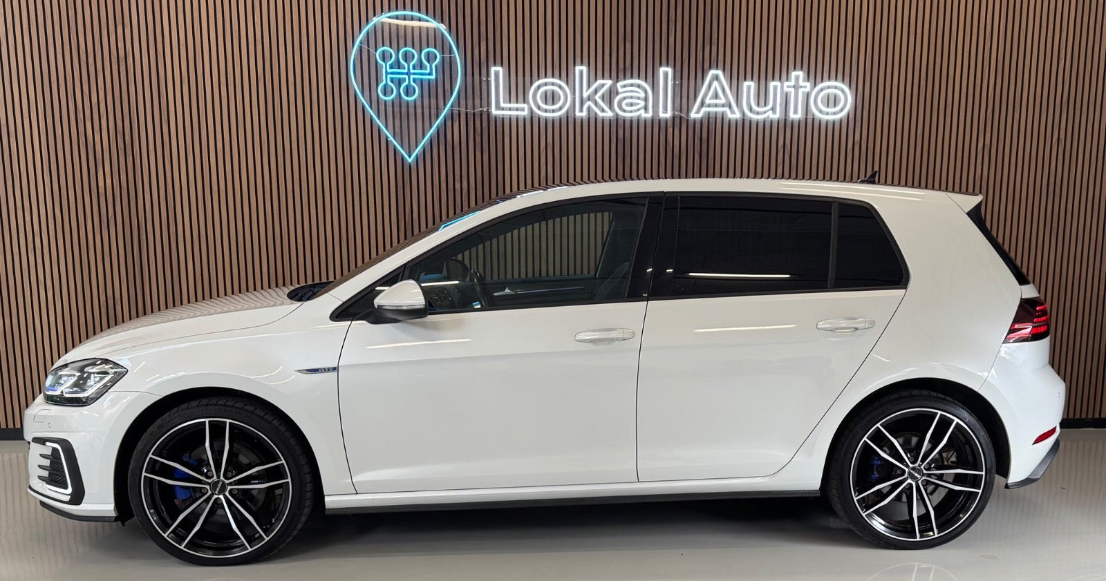 Blå VW Golf VII fra 2019
