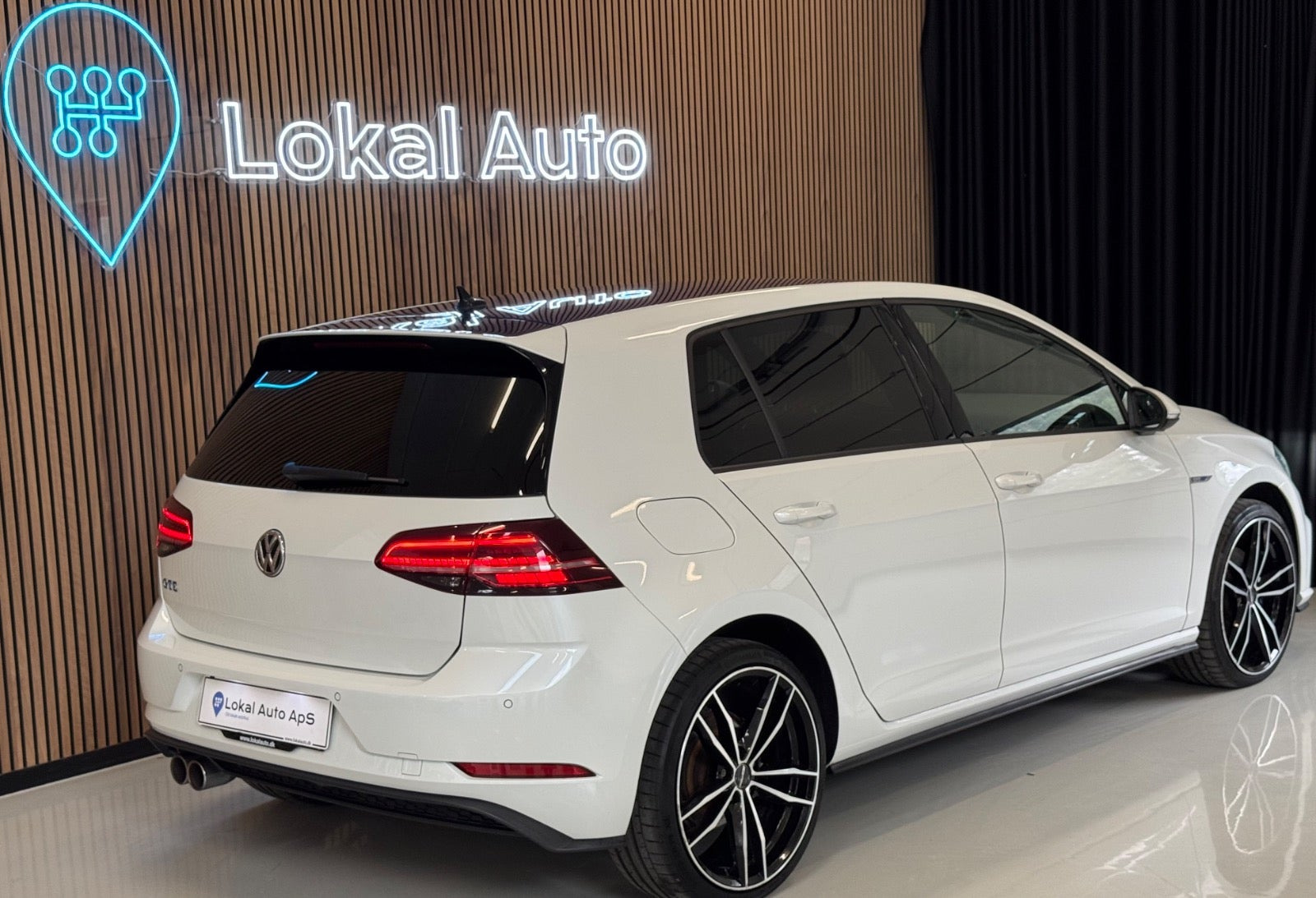 Blå VW Golf VII fra 2019