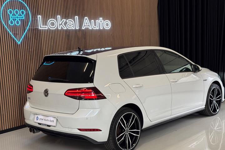 Blå VW Golf VII fra 2019