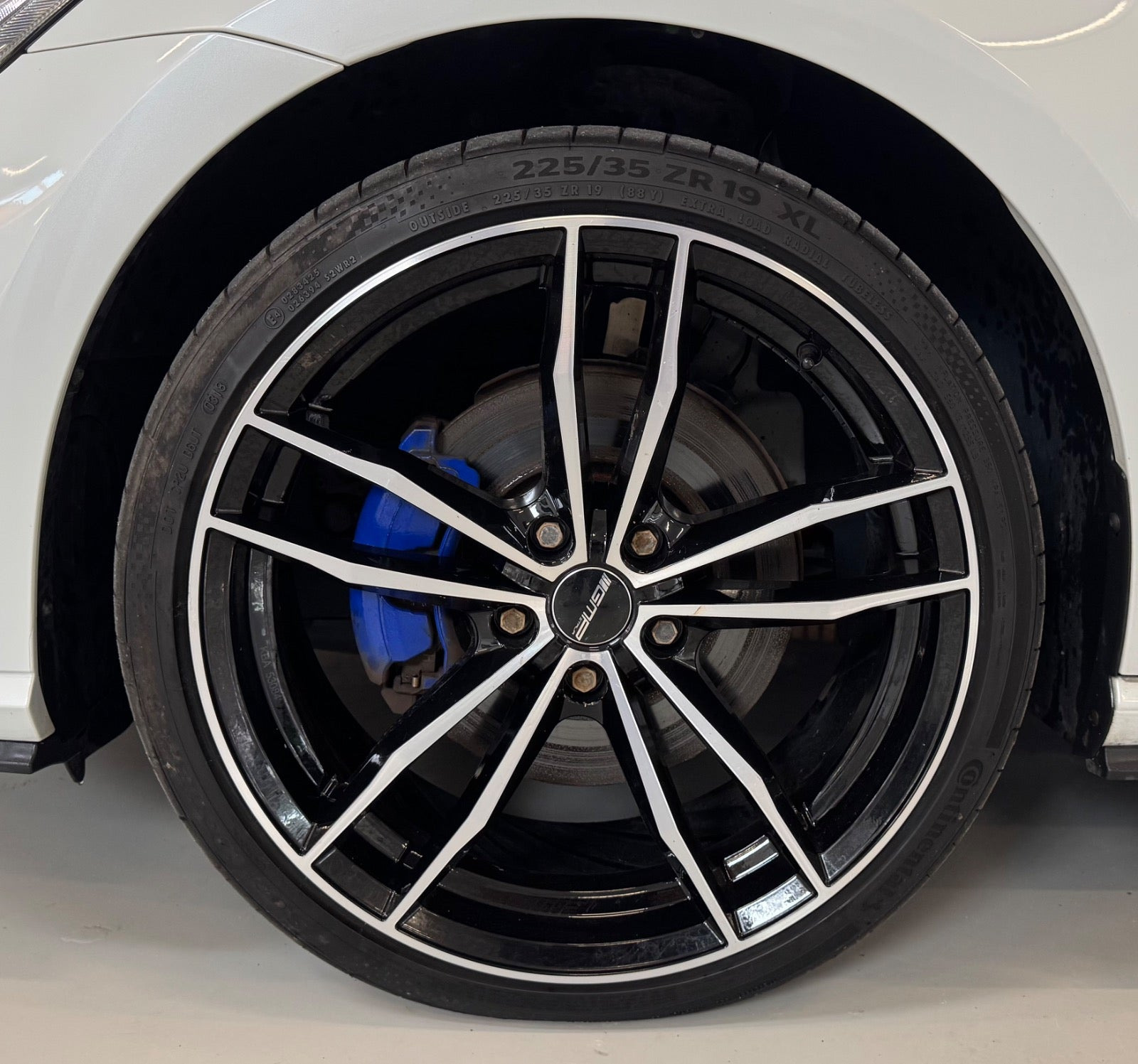 Blå VW Golf VII fra 2019