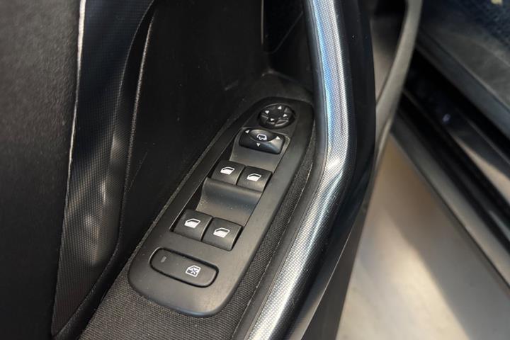 undefined Peugeot 2008 fra 2016