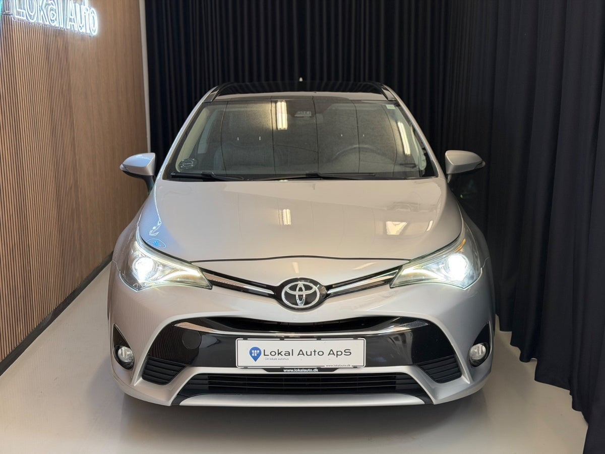undefined Toyota Avensis fra 2015